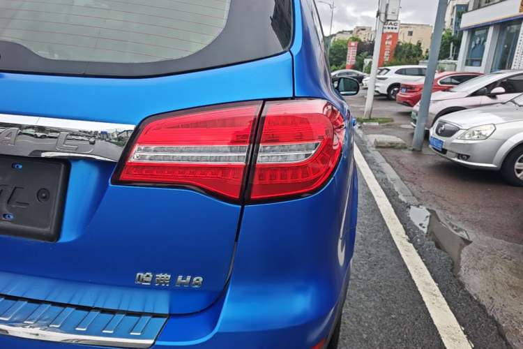 Used Haval H8 2017 2.0T Gasoline Two-Wheel Drive Enjoyment Version Right Rear Taillight