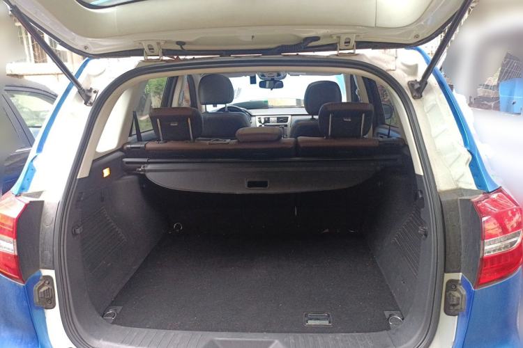 Used Haval H8 2017 2.0T Gasoline Two-Wheel Drive Enjoyment Version Trunk