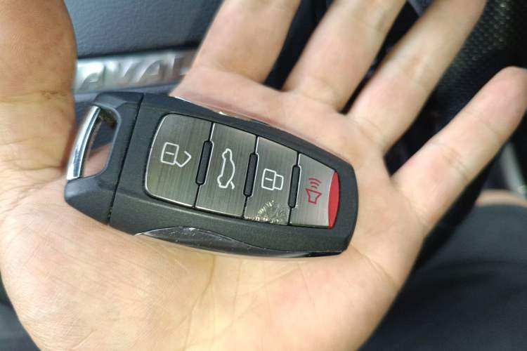 Used Haval H8 2017 2.0T Gasoline Two-Wheel Drive Enjoyment Version Vehicle Key