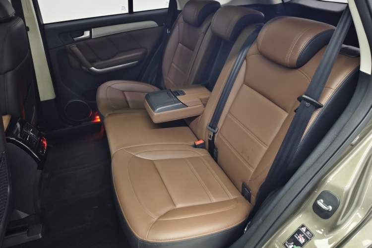 Used Haval H8 2017 2.0T Gasoline 4x4 Smart Enjoyment Version Interior 4