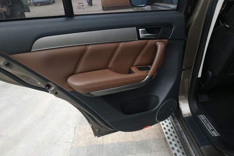 Used Haval H8 2017 2.0T Gasoline 4x4 Smart Enjoyment Version Interior 8