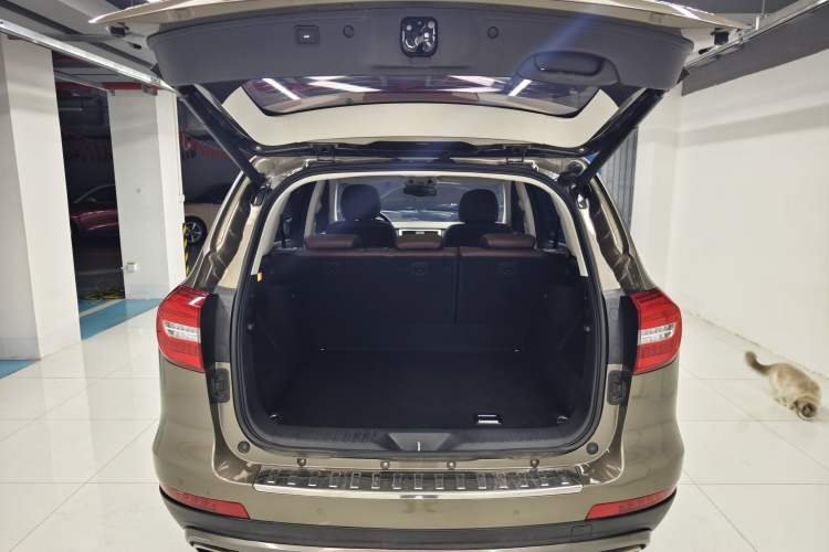 Used Haval H8 2017 2.0T Gasoline 4x4 Smart Enjoyment Version Trunk