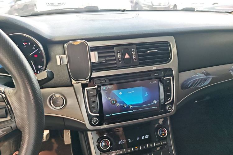 Used Haval H8 2017 2.0T Gasoline Two-Wheel Drive Enjoyment Version Audio And AC Panel