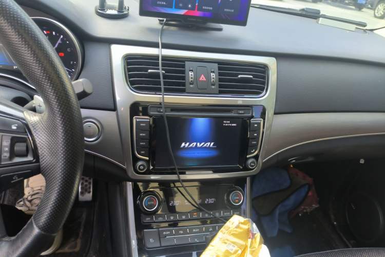 Used Haval H8 2017 2.0T Gasoline Four-Wheel Drive Luxury Model Audio And AC Panel
