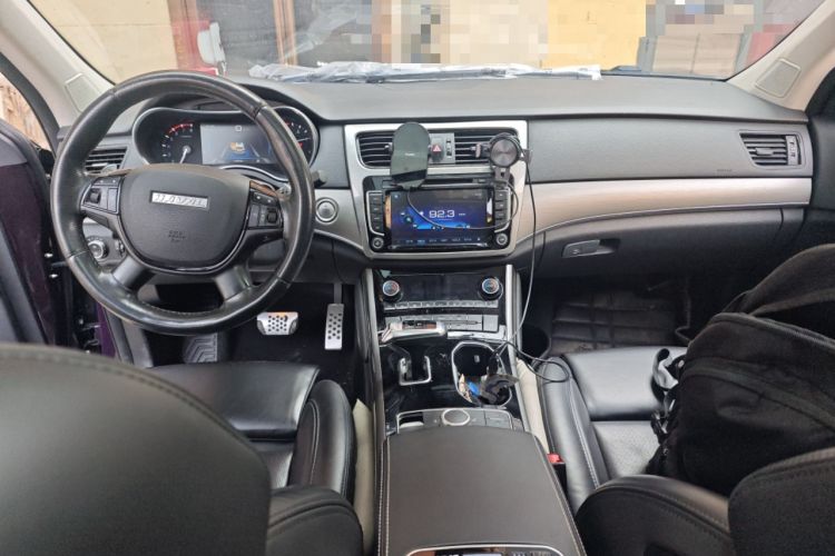 Used Haval H8 2017 2.0T Gasoline Four-Wheel Drive Luxury Model Center Console