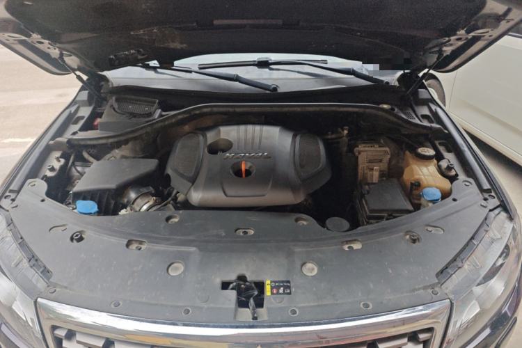 Used Haval H8 2017 2.0T Gasoline Four-Wheel Drive Luxury Model Engine Bay