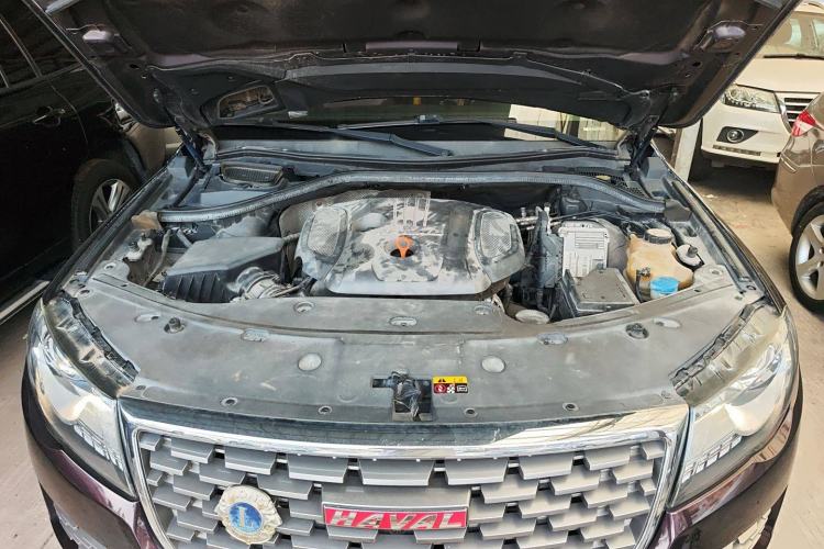 Used Haval H8 2017 2.0T Gasoline Two-Wheel Drive Enjoyment Version Engine Bay