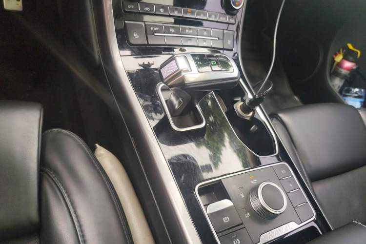 Used Haval H8 2017 2.0T Gasoline Four-Wheel Drive Luxury Model Gear Lever
