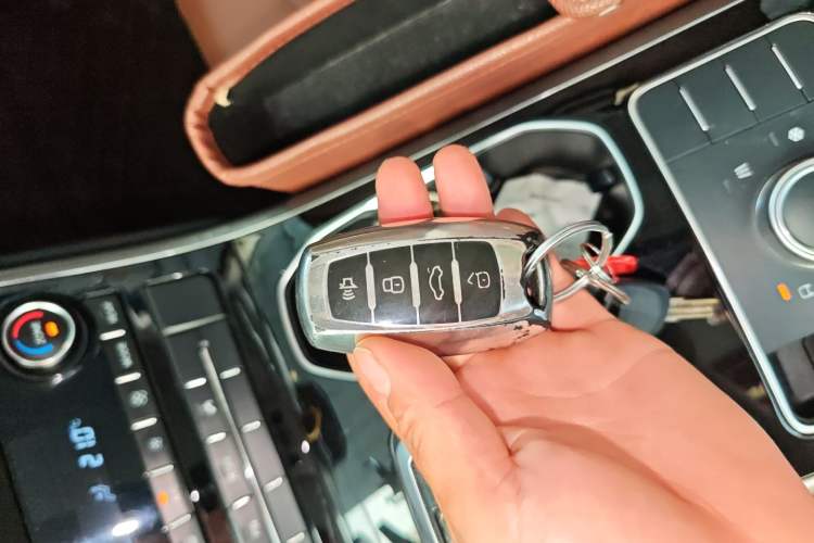 Used Haval H8 2017 2.0T Gasoline Two-Wheel Drive Enjoyment Version Interior 1