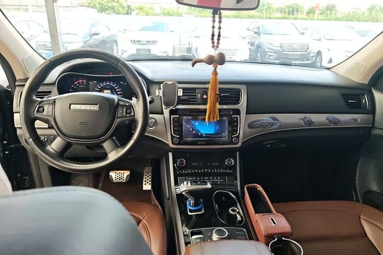 Used Haval H8 2017 2.0T Gasoline Two-Wheel Drive Enjoyment Version Interior 2