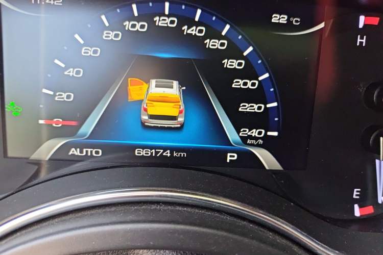 Used Haval H8 2017 2.0T Gasoline 4x4 Smart Enjoyment Version Odometer Close Up