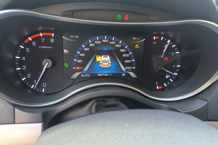 Used Haval H8 2017 2.0T Gasoline Four-Wheel Drive Luxury Model Odometer Close Up