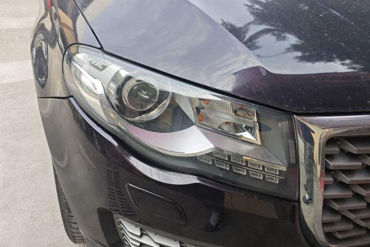 Used Haval H8 2017 2.0T Gasoline Four-Wheel Drive Luxury Model Right Front Headlight