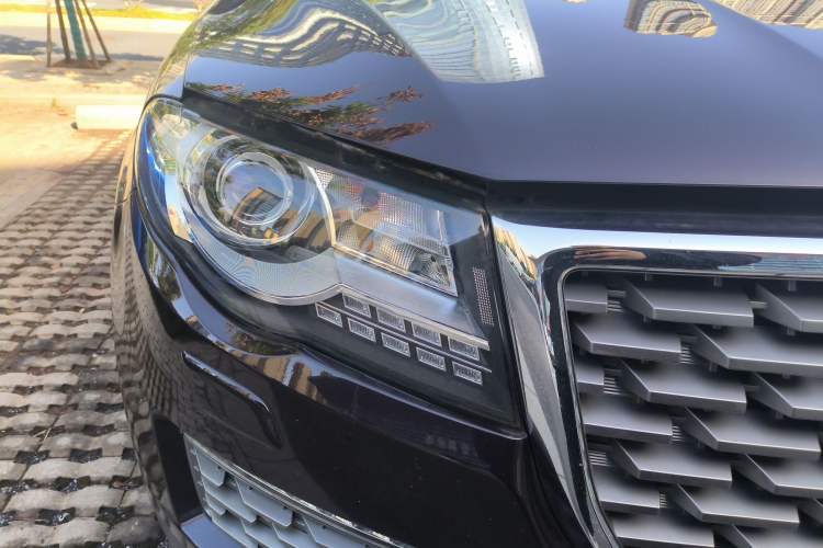Used Haval H8 2017 2.0T Gasoline Four-Wheel Drive Luxury Model Right Front Headlight