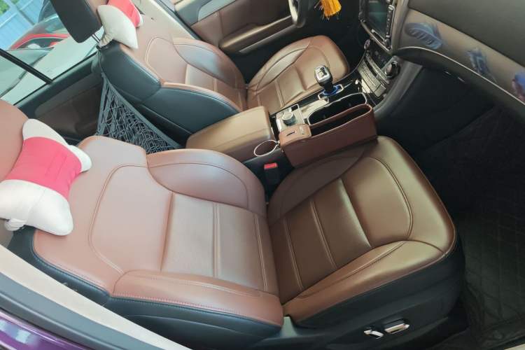 Used Haval H8 2017 2.0T Gasoline Two-Wheel Drive Enjoyment Version Right Front Seat