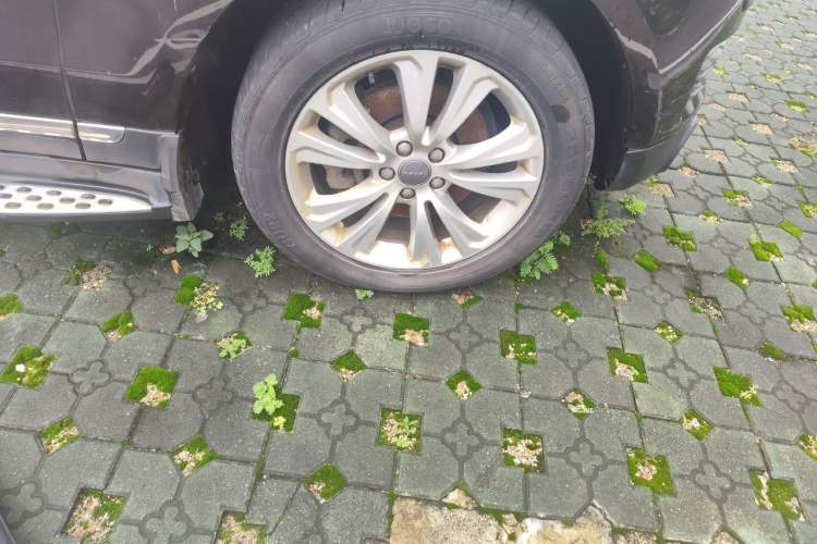 Used Haval H8 2017 2.0T Gasoline Four-Wheel Drive Luxury Model Right Front Wheel Hub