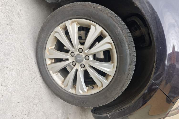 Used Haval H8 2017 2.0T Gasoline Four-Wheel Drive Luxury Model Right Front Wheel Hub