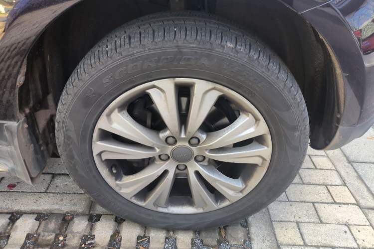 Used Haval H8 2017 2.0T Gasoline Four-Wheel Drive Luxury Model Right Front Wheel Hub
