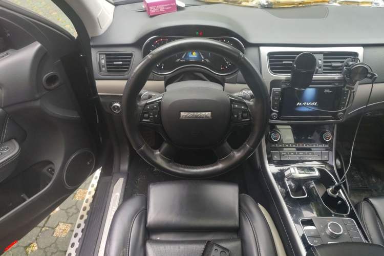 Used Haval H8 2017 2.0T Gasoline Four-Wheel Drive Luxury Model Steering Wheel