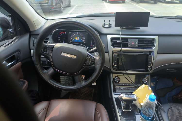 Used Haval H8 2017 2.0T Gasoline Four-Wheel Drive Luxury Model Steering Wheel