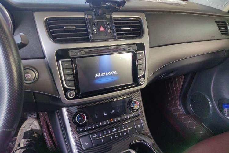 Used Haval H8 2017 2.0T Gasoline Four-Wheel Drive Luxury Model Audio And AC Panel