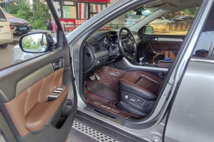 Used Haval H8 2017 2.0T Gasoline Four-Wheel Drive Luxury Model Driver Seat