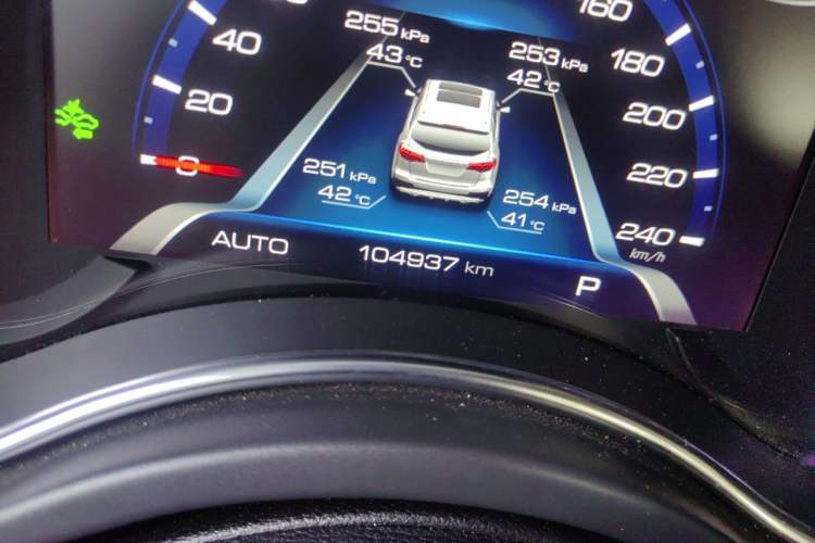 Used Haval H8 2017 2.0T Gasoline Four-Wheel Drive Luxury Model Odometer Close Up