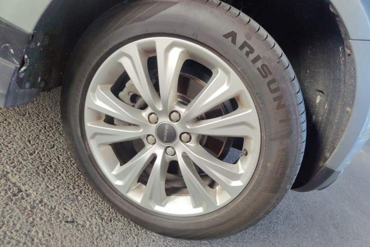 Used Haval H8 2017 2.0T Gasoline Four-Wheel Drive Luxury Model Right Front Wheel Hub