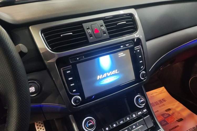 Used Haval H8 2017 2.0T Gasoline Two-Wheel Drive Enjoyment Version Audio And AC Panel