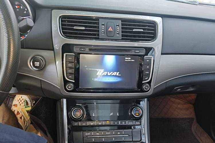 Used Haval H8 2017 2.0T Gasoline Two-Wheel Drive Enjoyment Version Audio And AC Panel