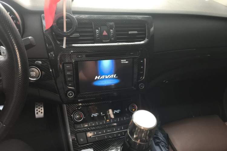 Used Haval H8 2017 2.0T Gasoline Four-Wheel Drive Luxury Model Audio And AC Panel