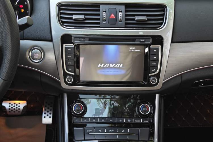 Used Haval H8 2017 2.0T Gasoline Two-Wheel Drive Smart Edition Audio And AC Panel