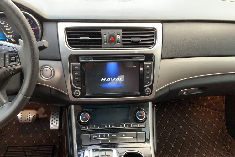 Used Haval H8 2017 2.0T Gasoline Two-Wheel Drive Enjoyment Version Audio And AC Panel