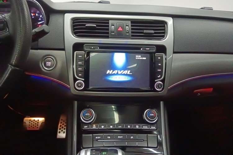 Used Haval H8 2017 2.0T Gasoline Two-Wheel Drive Enjoyment Version Audio And AC Panel