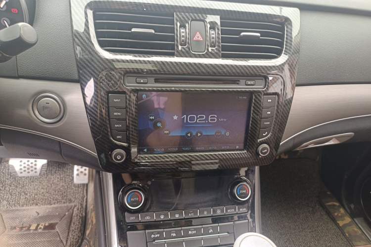 Used Haval H8 2017 2.0T Gasoline Two-Wheel Drive Smart Edition Audio And AC Panel