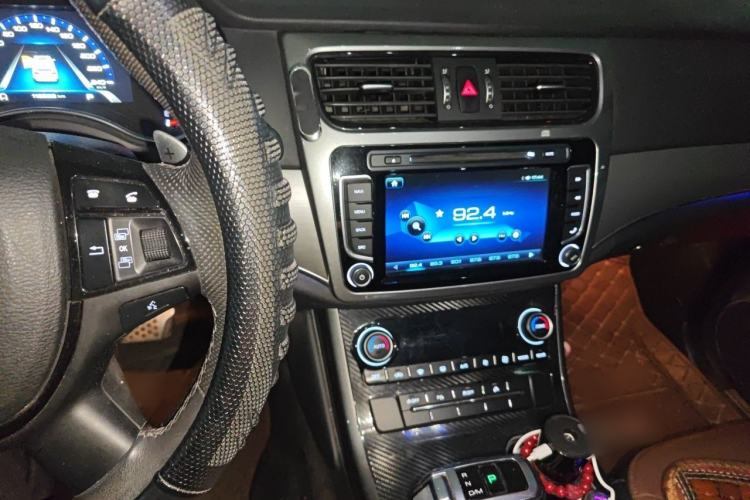 Used Haval H8 2017 2.0T Gasoline 4x4 Enjoyment Model Audio And AC Panel