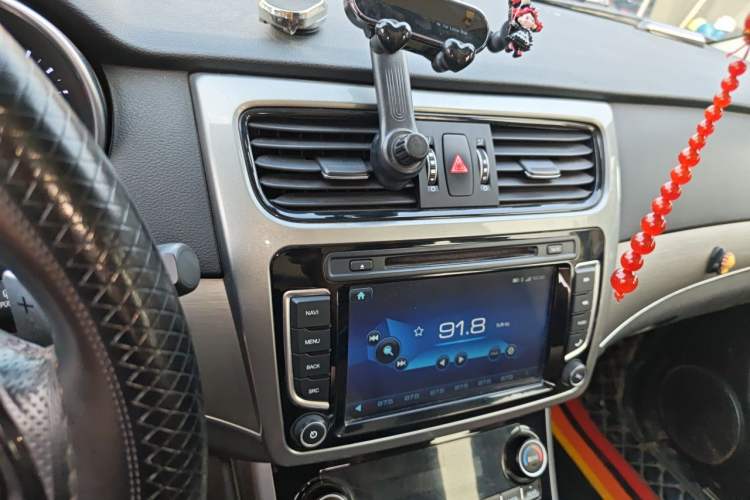 Used Haval H8 2017 2.0T Gasoline Two-Wheel Drive Enjoyment Version Audio And AC Panel