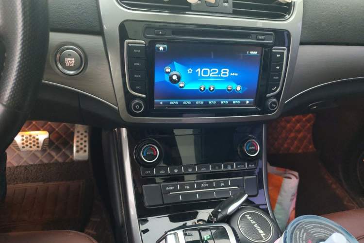 Used Haval H8 2017 2.0T Gasoline Two-Wheel Drive Smart Edition Audio And AC Panel