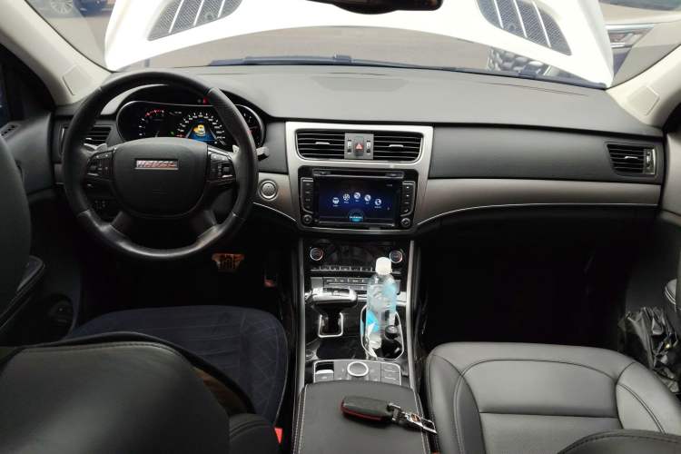 Used Haval H8 2017 2.0T Gasoline 4x4 Smart Enjoyment Version Center Console