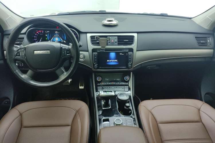 Used Haval H8 2017 2.0T Gasoline Two-Wheel Drive Smart Edition Center Console