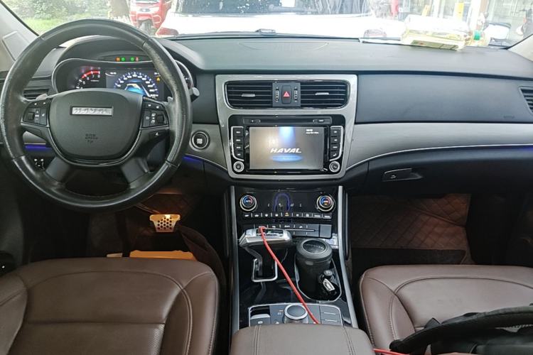 Used Haval H8 2017 2.0T Gasoline Two-Wheel Drive Enjoyment Version Center Console
