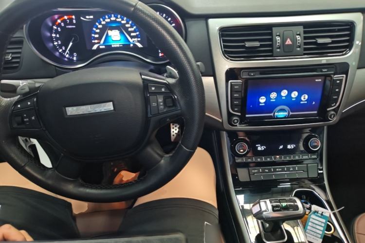 Used Haval H8 2017 2.0T Gasoline 4x4 Enjoyment Model Center Console