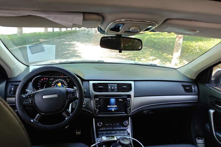 Used Haval H8 2017 2.0T Gasoline Two-Wheel Drive Enjoyment Version Center Console