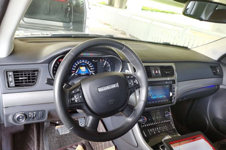 Used Haval H8 2017 2.0T Gasoline 4x4 Enjoyment Model Center Console