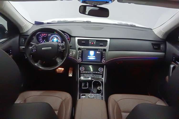 Used Haval H8 2017 2.0T Gasoline Two-Wheel Drive Enjoyment Version Center Console