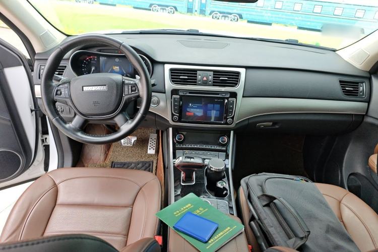 Used Haval H8 2017 2.0T Gasoline 4x4 Enjoyment Model Center Console