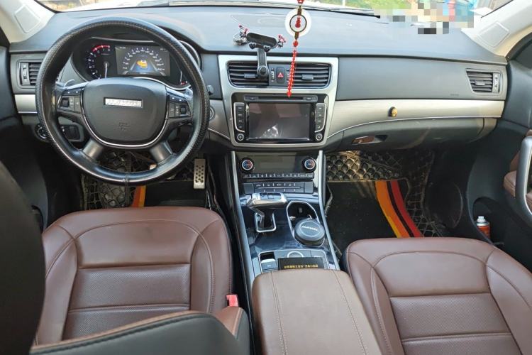 Used Haval H8 2017 2.0T Gasoline Two-Wheel Drive Enjoyment Version Center Console