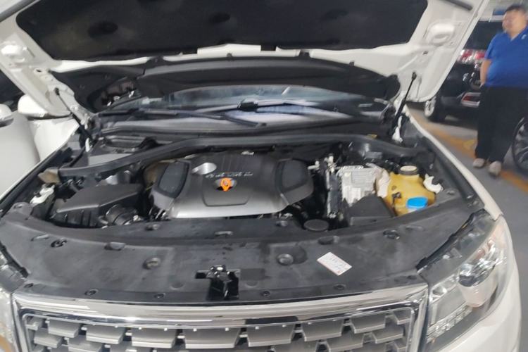 Used Haval H8 2017 2.0T Gasoline 4x4 Smart Enjoyment Version Engine Bay