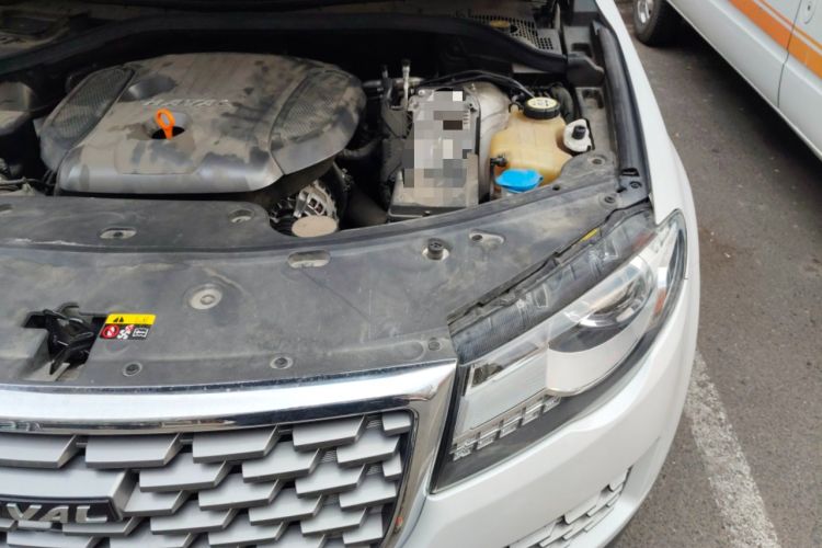 Used Haval H8 2017 2.0T Gasoline 4x4 Smart Enjoyment Version Engine Bay Left