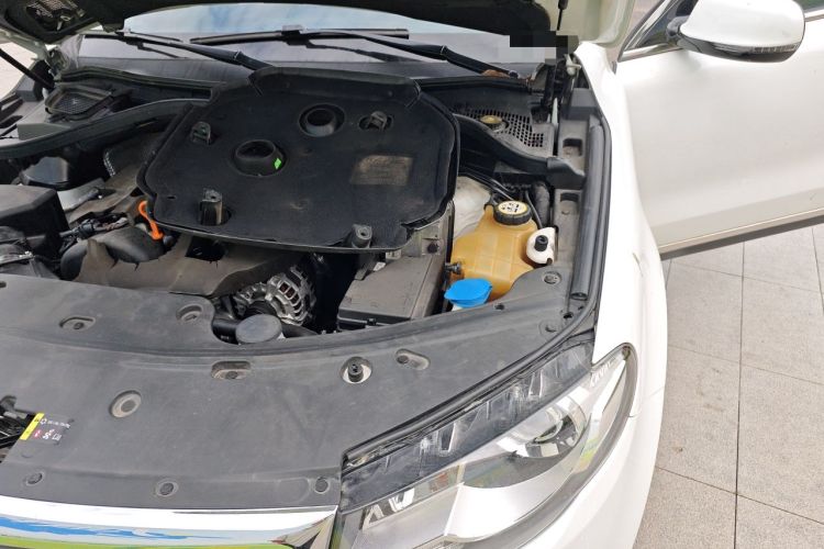 Used Haval H8 2017 2.0T Gasoline 4x4 Enjoyment Model Engine Bay Left